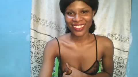 Snapshot of luckymadequeen chatting on 25, 4, 2026 Gloria online show from 25, 4, 2026
