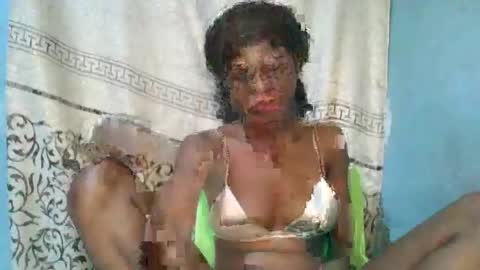 Snapshot of luckymadequeen chatting on 28, 4, 2026 Gloria online show from 28, 4, 2026