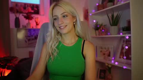 Snapshot of lucy_cutie_ chatting on 8, 8, 2026 Cutie Lucy online show from 8, 8, 2026
