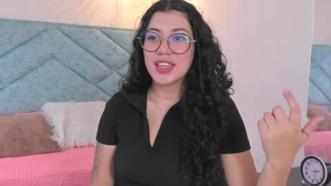 Snapshot of lucy_greys_ chatting on 22, 4, 2026 Lucy Greys online show from 22, 4, 2026