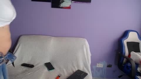 Snapshot of lucy_ny chatting on 14, 4, 2026 SleepyAbuela online show from 14, 4, 2026