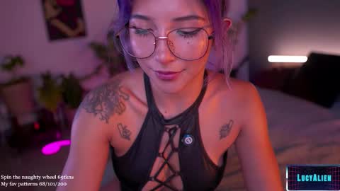 Lucy Alien  online show from 24, 11, 2025