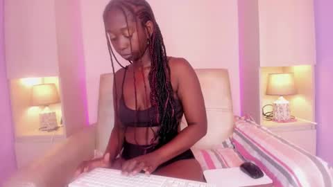 lucykleiin online show from 25, 10, 2025