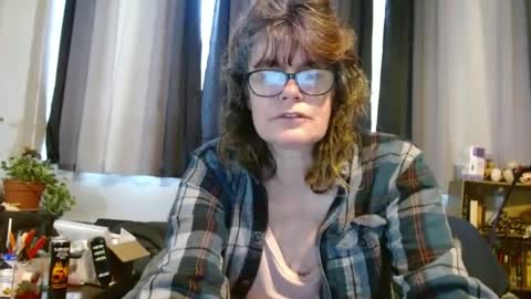 Snapshot of lucylling chatting on 19, 2, 2025 lucylling online show from 19, 2, 2025