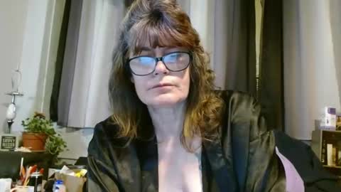 Snapshot of lucylling chatting on 22, 2, 2025 lucylling online show from 22, 2, 2025