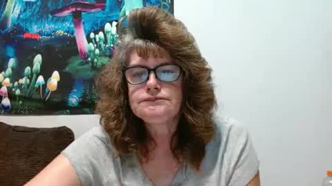 Snapshot of lucylling chatting on 17, 9, 2025 lucylling online show from 17, 9, 2025