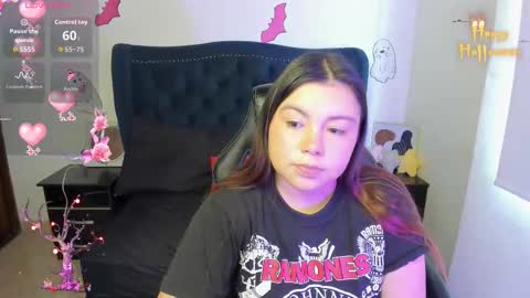 Lucy Petit online show from 3, 11, 2025