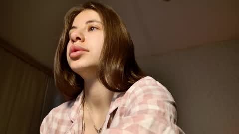 Snapshot of lucyrait chatting on 28, 3, 2026 Lucy online show from 28, 3, 2026