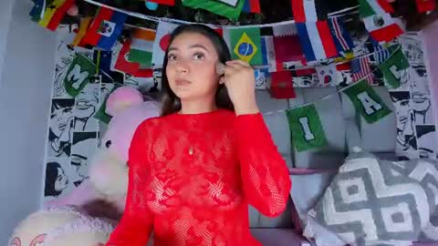 Snapshot of lucyrosse_ chatting on 9, 7, 2026 Lucy online show from 9, 7, 2026