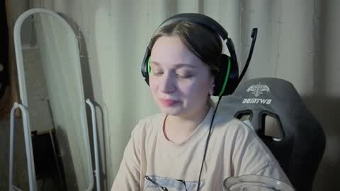 Snapshot of lucysbrain chatting on 10, 4, 2026 Lucy online show from 10, 4, 2026