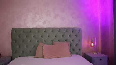 LucyWillow online show from 3, 2, 2026