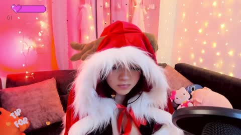 Snapshot of lucyy_peach chatting on 24, 12, 2024 LUCYY FROM HOME  online show from 24, 12, 2024