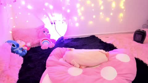 Snapshot of lucyy_peach chatting on 19, 1, 2025 LUCYY FROM HOME  online show from 19, 1, 2025