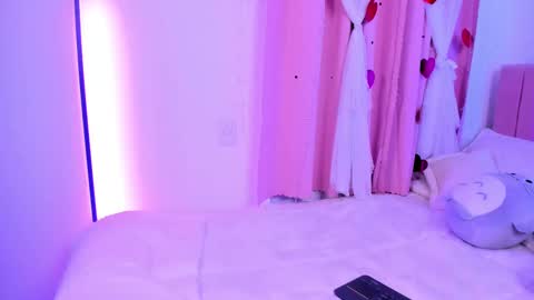 Snapshot of lucyy_peach chatting on 4, 10, 2025 LUCYY FROM HOME  online show from 4, 10, 2025