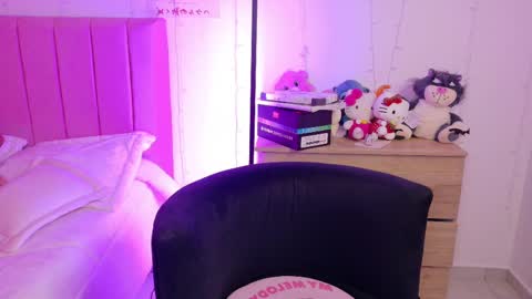 Snapshot of lucyy_peach chatting on 21, 10, 2025 LUCYY FROM HOME  online show from 21, 10, 2025