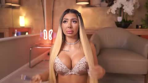 Snapshot of lucyyrosse chatting on 22, 7, 2026 LucyRose online show from 22, 7, 2026