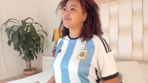 Snapshot of luisa_cameron chatting on 18, 1, 2025 online show from 18, 1, 2025