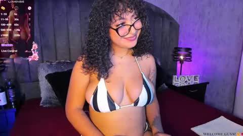 Snapshot of luisa_cameron chatting on 12, 11, 2025 online show from 12, 11, 2025