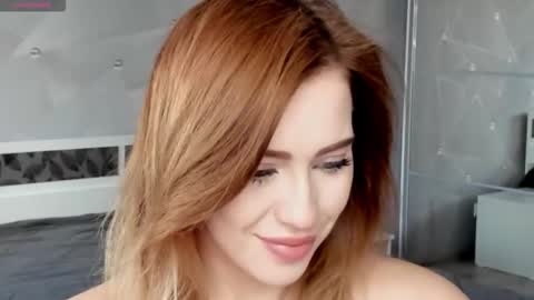 Snapshot of luiza012 chatting on 10, 10, 2025 Lizzy online show from 10, 10, 2025