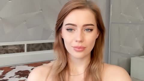 Snapshot of luiza012 chatting on 30, 10, 2025 Lizzy online show from 30, 10, 2025