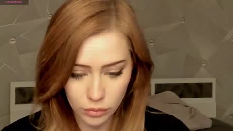 Snapshot of luiza012 chatting on 4, 12, 2025 Lizzy online show from 4, 12, 2025