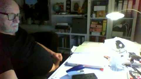 Snapshot of luley58 chatting on 15, 12, 2025 luley58 online show from 15, 12, 2025