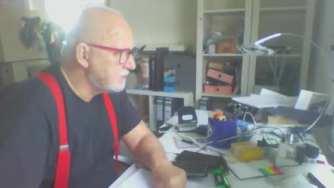 Snapshot of luley58 chatting on 18, 5, 2026 luley58 online show from 18, 5, 2026
