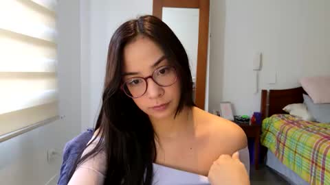 Snapshot of lulibee_ chatting on 3, 4, 2026 Luli online show from 3, 4, 2026