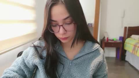 Snapshot of lulibee_ chatting on 25, 4, 2026 Luli online show from 25, 4, 2026