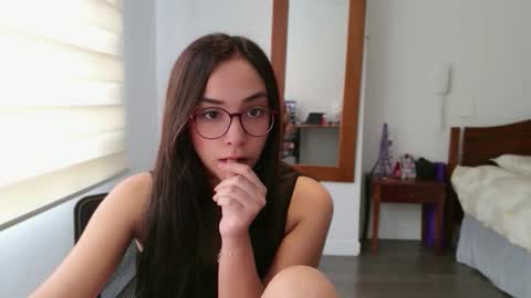 Snapshot of lulibee_ chatting on 11, 5, 2026 Luli online show from 11, 5, 2026