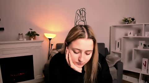 Lily online show from 10, 4, 2026