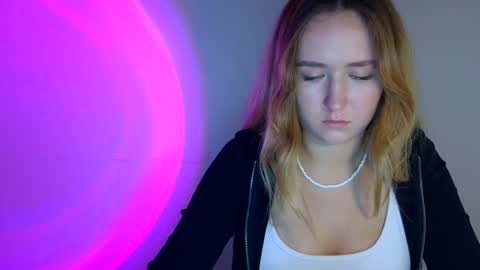 Lulu Baby18 online show from 19, 9, 2025