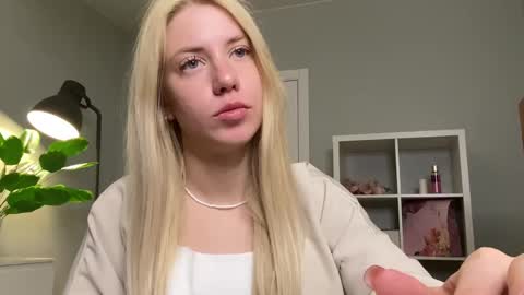Snapshot of lumineess chatting on 16, 4, 2026 Catherine online show from 16, 4, 2026