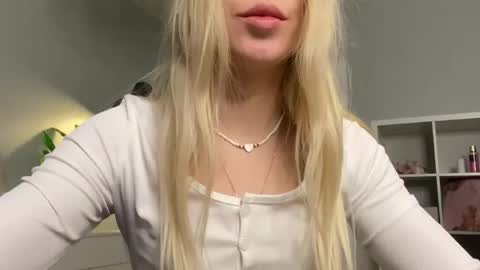 Snapshot of lumineess chatting on 21, 4, 2026 Catherine online show from 21, 4, 2026
