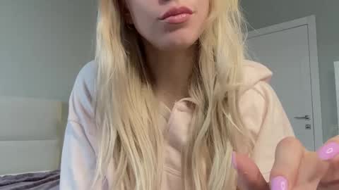 Snapshot of lumineess chatting on 17, 5, 2026 Catherine online show from 17, 5, 2026