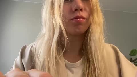 Snapshot of lumineess chatting on 6, 6, 2026 Catherine online show from 6, 6, 2026