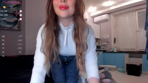 Snapshot of luna__l chatting on 6, 3, 2025 Alice online show from 6, 3, 2025