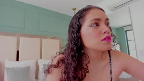 Snapshot of luna__vegga chatting on 18, 5, 2026 Luna online show from 18, 5, 2026