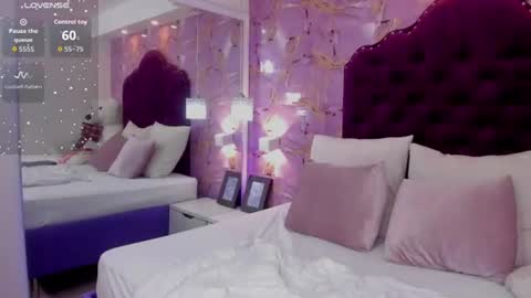 Snapshot of luna_bloomm_ chatting on 25, 6, 2026 Luna Bloom online show from 25, 6, 2026
