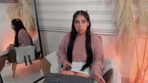 luna_cute14 online show from 18, 3, 2026