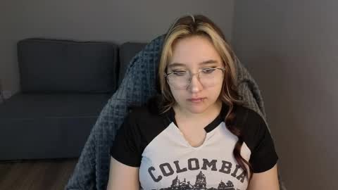 Snapshot of luna_host chatting on 2, 4, 2026 Luna Host online show from 2, 4, 2026
