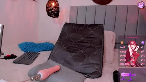Snapshot of luna_lobooo chatting on 30, 4, 2026 LUNA LOBOO online show from 30, 4, 2026