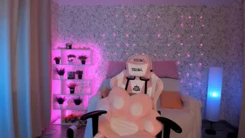 Snapshot of luna_moran chatting on 12, 3, 2025 Lina online show from 12, 3, 2025