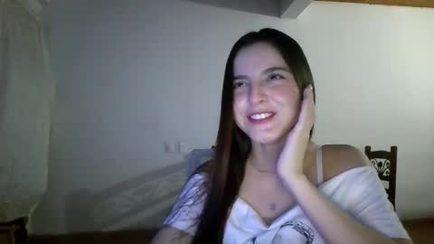 Snapshot of luna_nueva_ chatting on 18, 4, 2026 LUNA online show from 18, 4, 2026