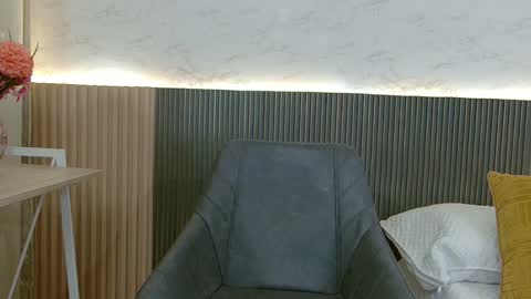 luna_valle online show from 6, 4, 2026