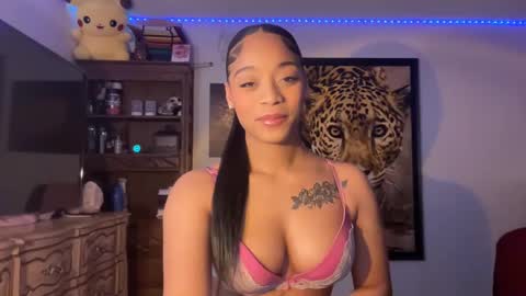 lunaa_11 online show from 28, 2, 2025