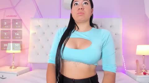 lunaa_hart online show from 11, 11, 2025