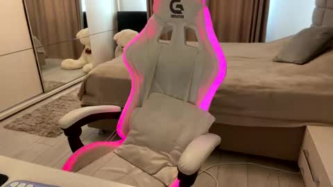 Snapshot of lunabex chatting on 14, 4, 2026 LunaBex online show from 14, 4, 2026