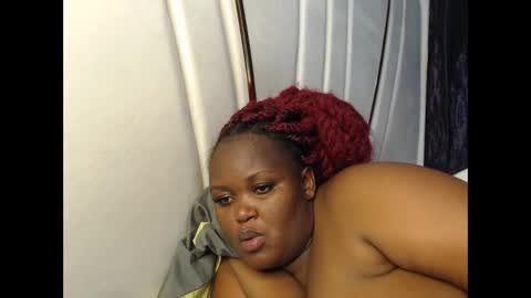 lunabloom01 online show from 6, 1, 2026