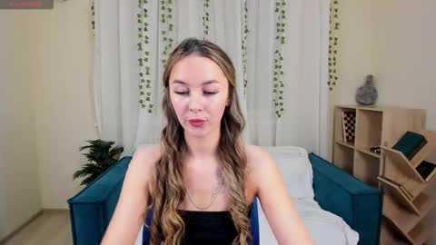 lunacurly_ online show from 17, 12, 2025